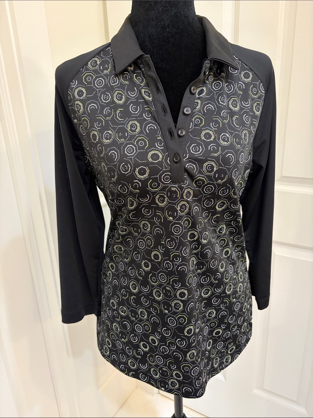 PGA Tour Black Long-Sleeve Button-Down Polo with Olive Accent Pattern Size M